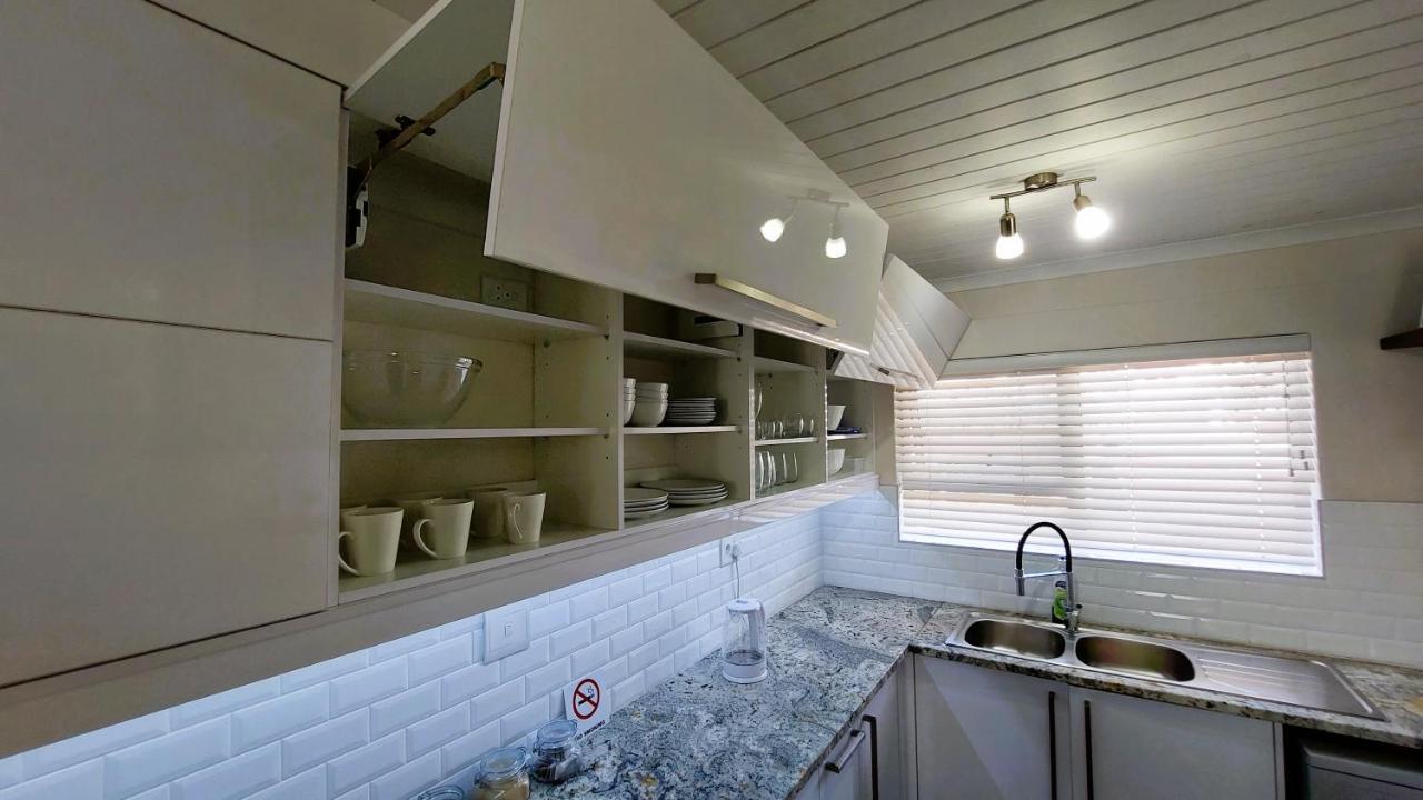 Nautilus 2 Bedroom Self-Catering Apartment Swakopmund Buitenkant foto