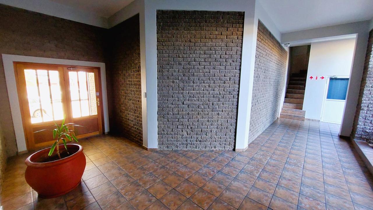 Nautilus 2 Bedroom Self-Catering Apartment Swakopmund Buitenkant foto