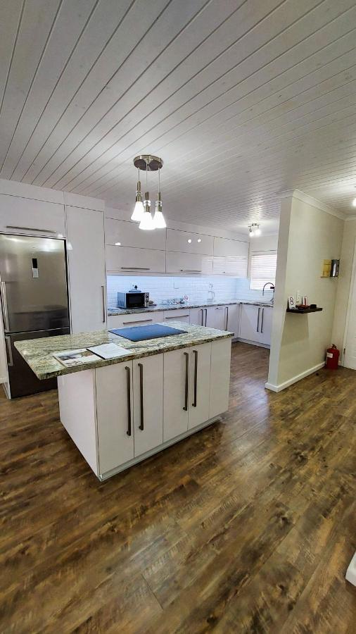Nautilus 2 Bedroom Self-Catering Apartment Swakopmund Buitenkant foto