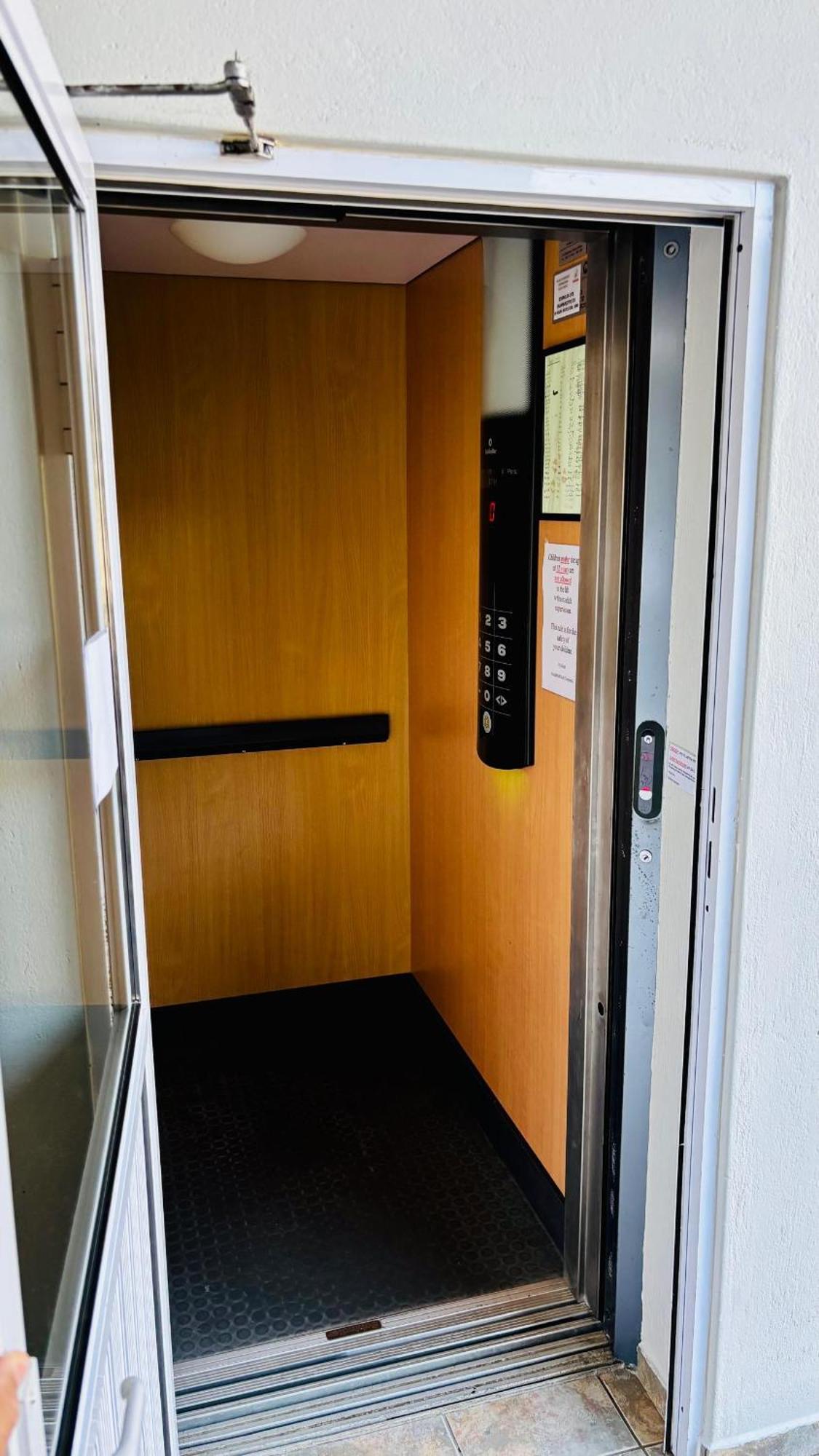 Nautilus 2 Bedroom Self-Catering Apartment Swakopmund Buitenkant foto